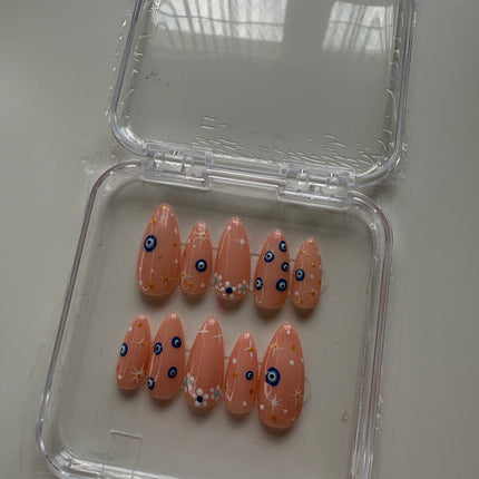 Press on nails