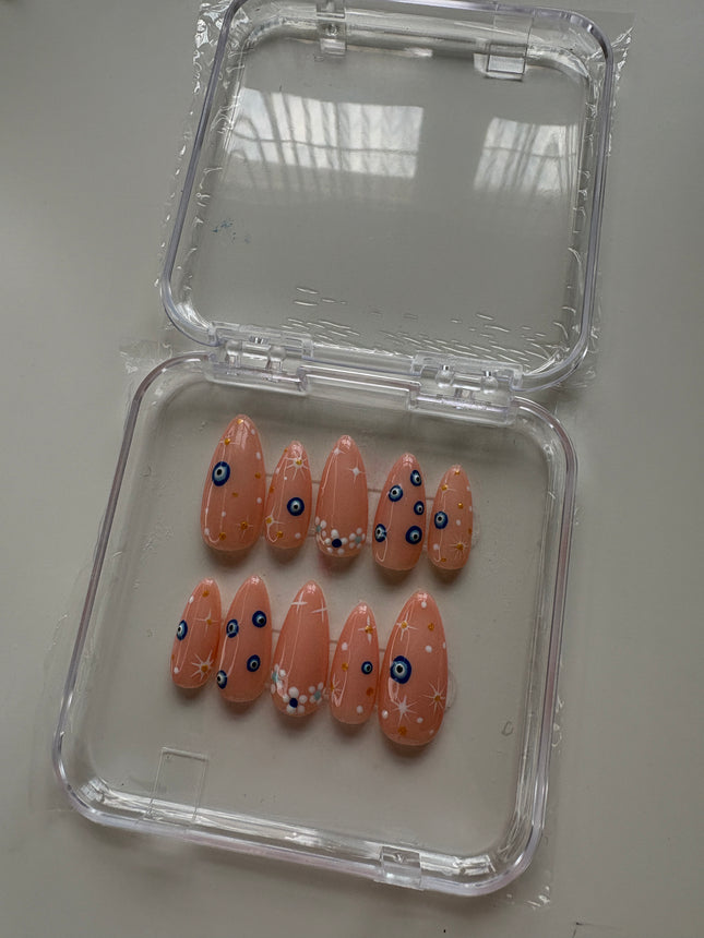Press on nails