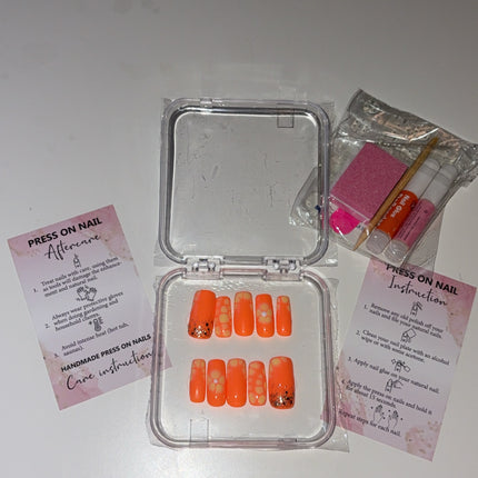 Press on nails