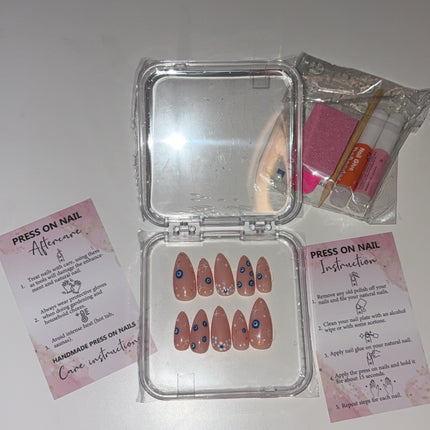 Press on nails