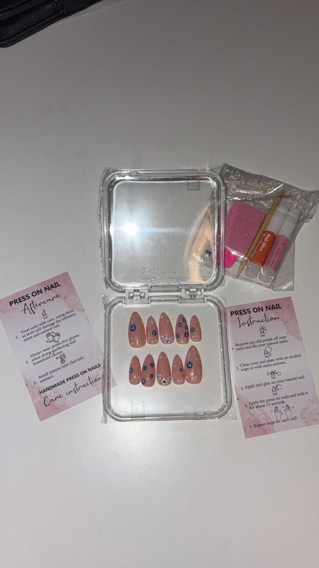 Press on nails